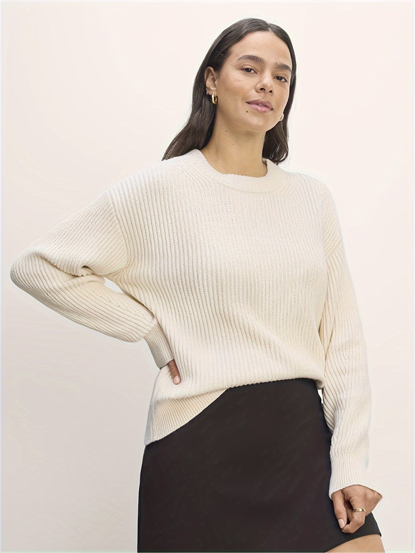 Wide vintage sweater with round neck