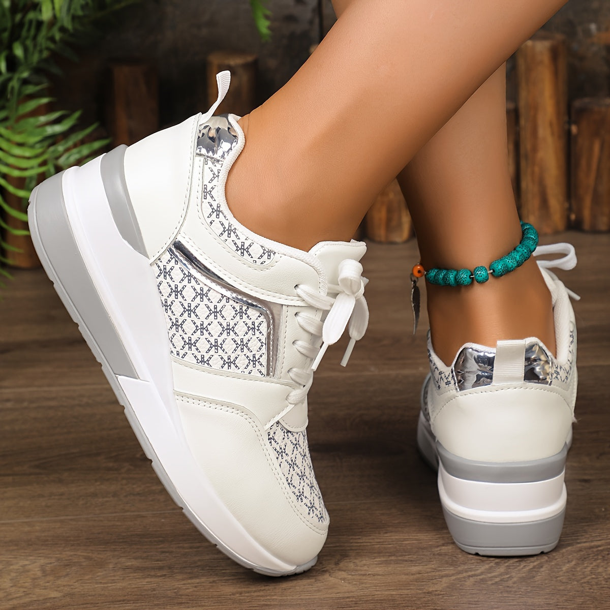 Casual sneaker for women