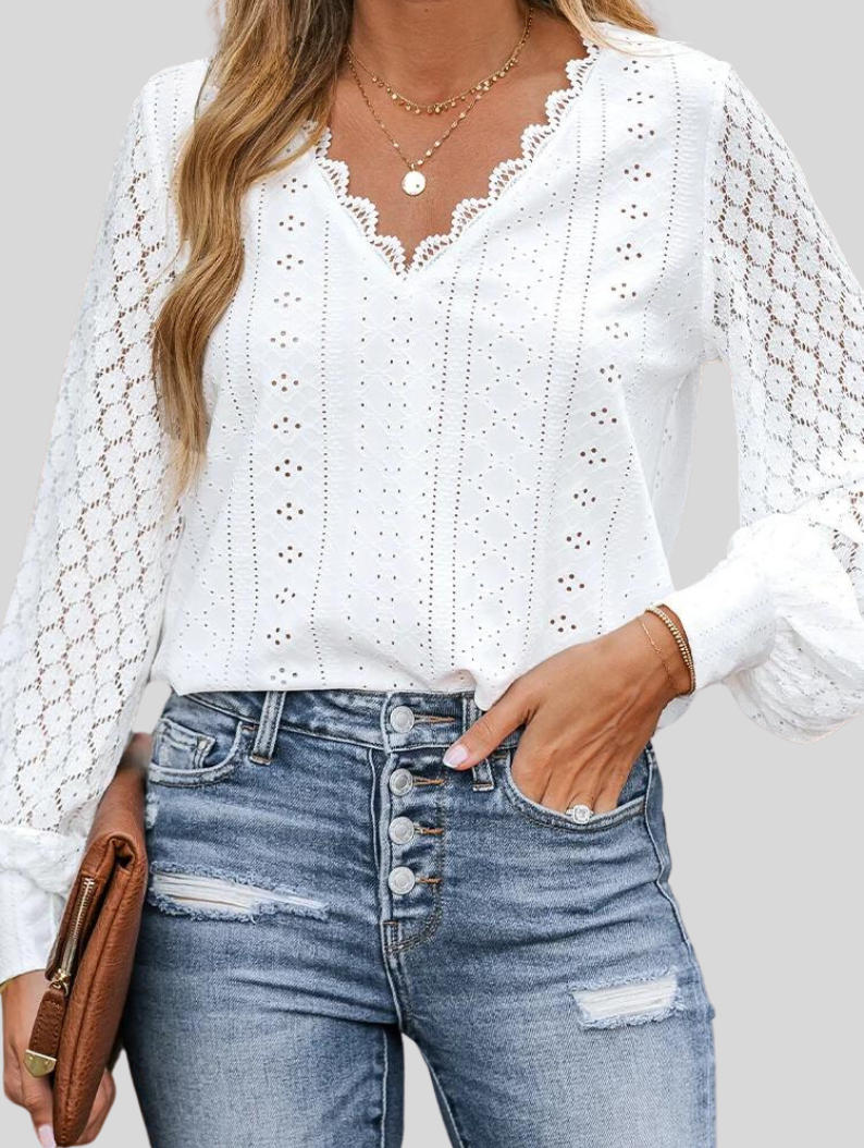 Scallop blouse | With V-neck