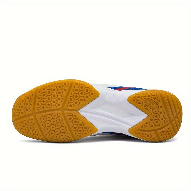 Sports shoe for indoor and outdoor activities